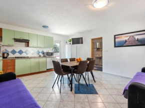 Enticing Apartment in Vir near Seabeach